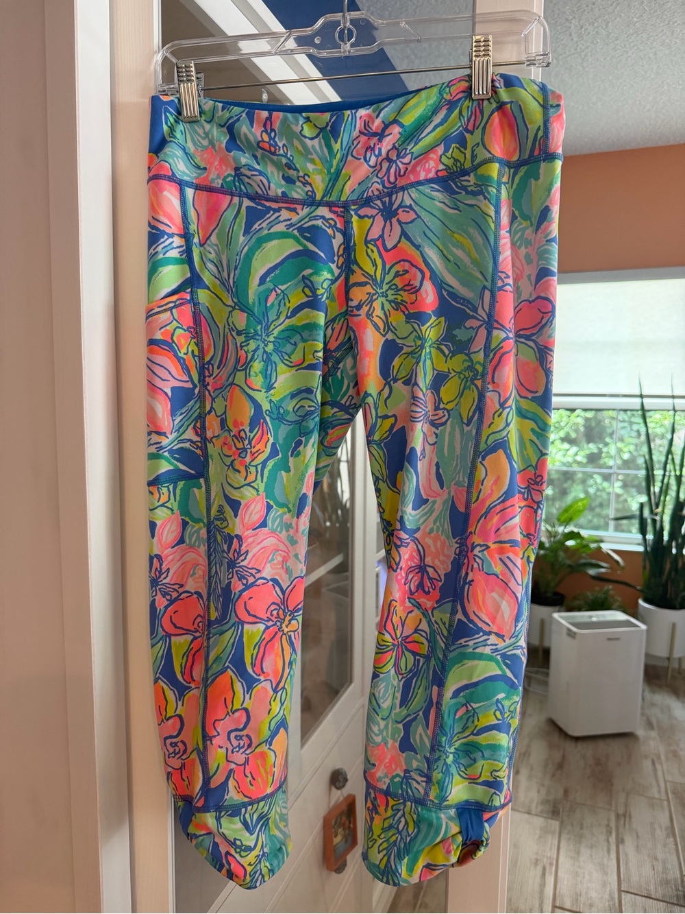 Lilly Pulitzer Surf Gypsies Luxletic leggings Large
